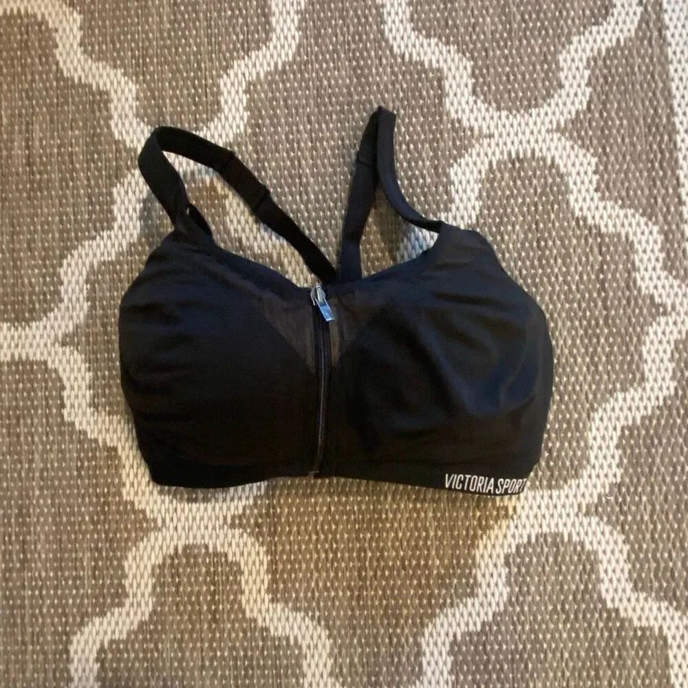 Victoria’s Secret Knockout sports bra size 34DDD
